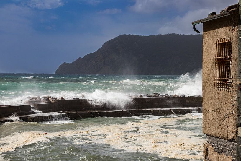 Sturm in Vernazza von Leticia Spruyt