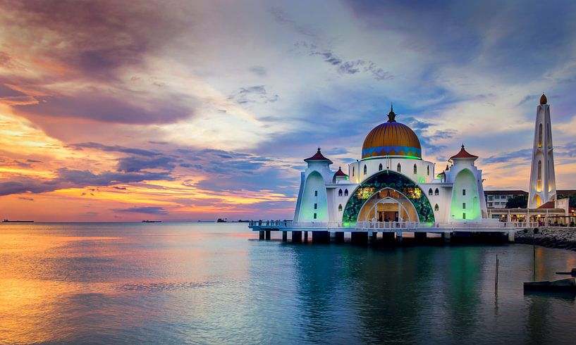 Mosque in Melaka, Malaysia by Adelheid Smitt