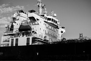Im Hafen vertäute Schiffe