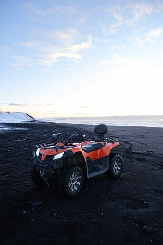 Quad-Fahrt am vulkanischen Strand in Island von Guido Boogert