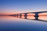 Zeelandbrug in blauwe uur