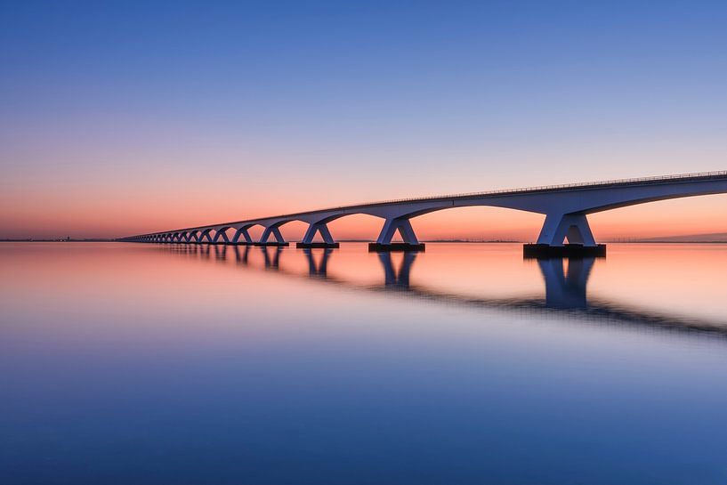 Zeelandbrug in blauwe uur van Jolanda de Leeuw