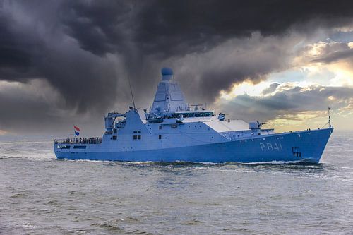 Zr.Ms Tromp in een storm.
