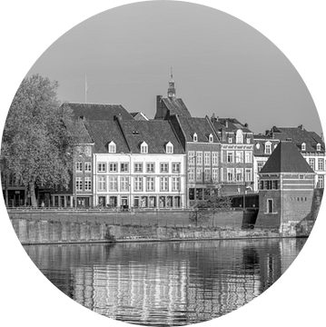 St.Servaos Brögk - Sint Servaasbrug Maastricht in de ochtendzon - zwart wit panorama van Teun Ruijters