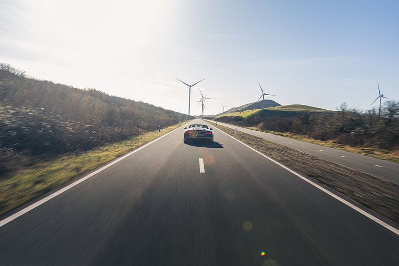 Audi R8 V10 mit atemberaubendem Blick auf den Ozean im Hintergrund von Sebastiaan van 't Hoog