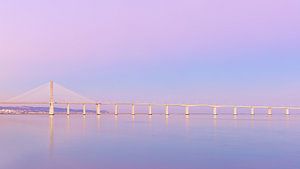 Vasco-da-Gama-Brücke bei Sonnenuntergang, Lissabon