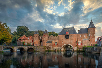 De Koppelpoort in Magisch Avondlicht – Amersfoort