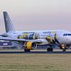 Vueling Airbus A320-200 met Linking Europe livery. van Jaap van den Berg
