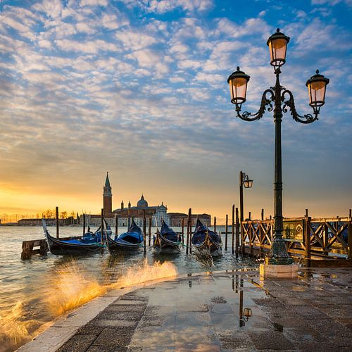 Zonsopgang aan het Canal Grande in Venetië, Italië
