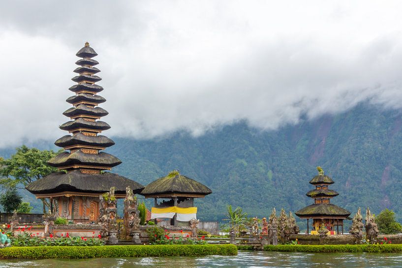 Tempel auf Bali von Mickéle Godderis