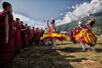 Bhutanese dansers op het Wangdi Festival in Bhutan. One2expose Wout Kok