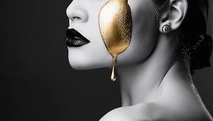 Frau mit Schwarzweiß und Goldfarbe