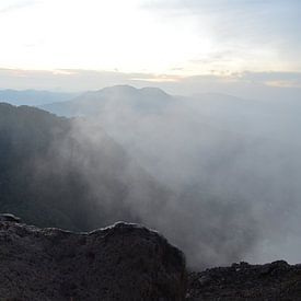 Op de top van een vulkaan van Laura