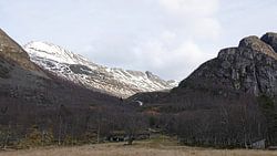 Alte Berghütte in den Bergen von Innerdalen in Norwegen