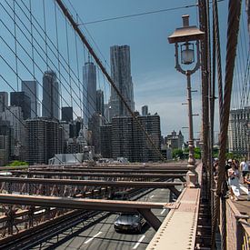 View on Manhattan from Brooklyn Bridge sur Tim Groeneveld