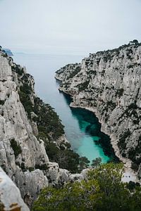 Azurblaue Bucht in Calanque En-vau von Joep van de Zandt