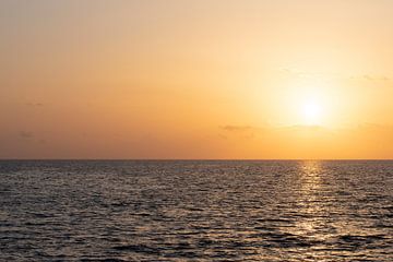 Zonsondergang aan zee van Ulrike Leone