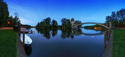 Berlijn - Eiland van de Jeugd op het Blauwe Uur