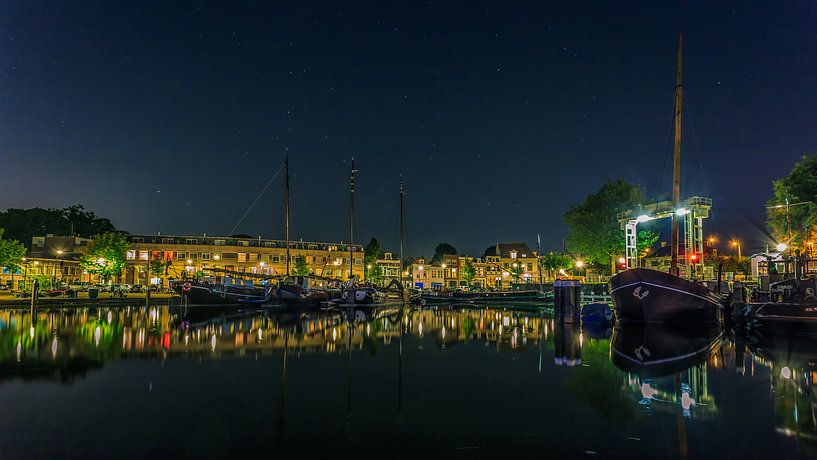 Oude haven Gouda (zicht op deBogen) van Michael van der Burg