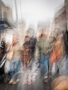 inkopen doen op de markt op de Grote Markt van Breda van Peter Smeekens