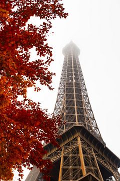 Eiffeltoren in de herfst, Parijs van Nynke Altenburg