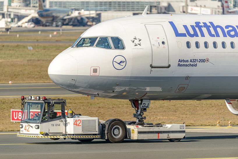 Lufthansa Airbus A321-200  by Jaap van den Berg