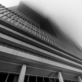 De Rotterdam in de mist by Gino Heetkamp