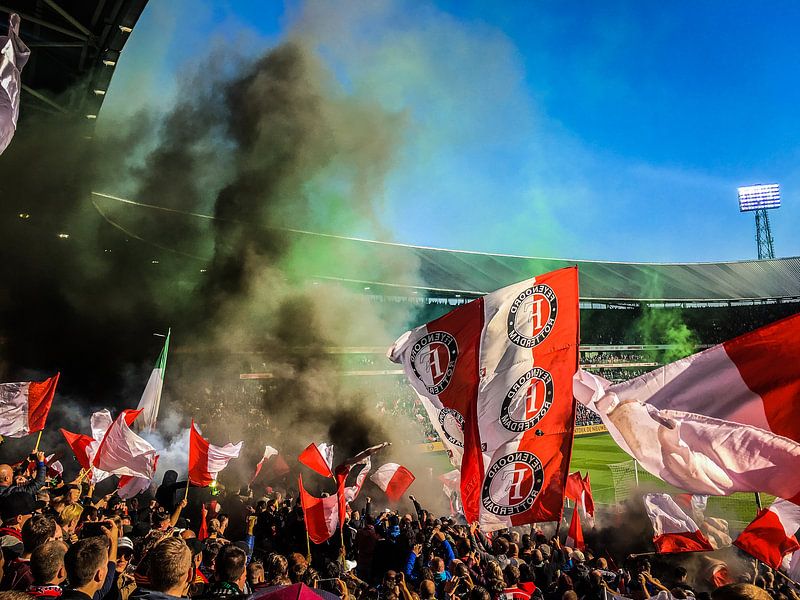Feyenoord sfeer in de Kuip van Peter Lodder