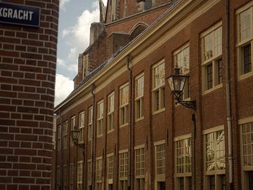 Oude straat naast kerk van Jelco Heringa