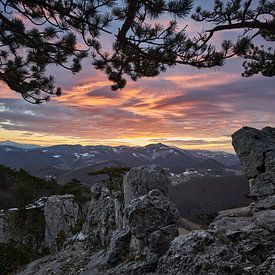 Dramatischer Himmel nach Sonnenuntergang in den Bergen von WittholmPhotography