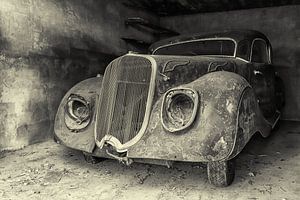 Vieille Panhard rouillée