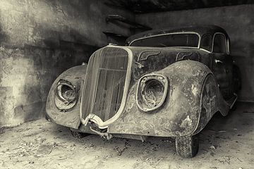 Old rusty Panhard by Halma Fotografie