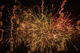 Le réveillon du nouvel an. Feux d'artifice. sur Alie Ekkelenkamp