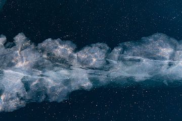 Prachtige wolk in het ijs, net de Melkweg. van Michèle Huge