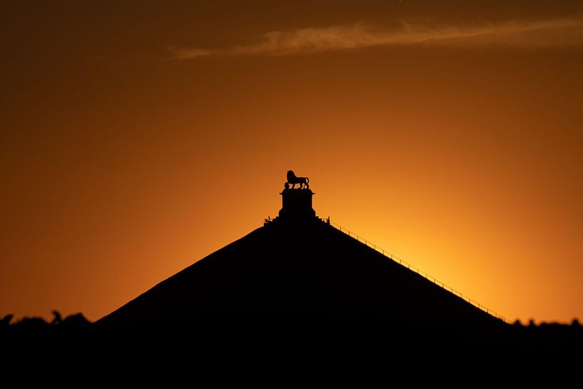 zonsondergang bij de Leeuw van Waterloo van Jim De Sitter