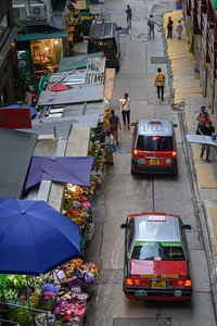 Rote Taxi-'s am Blumenmarkt in Hongkong