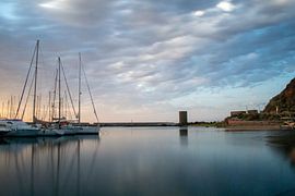 boten in de haven van castelsardo by Eline Oostingh