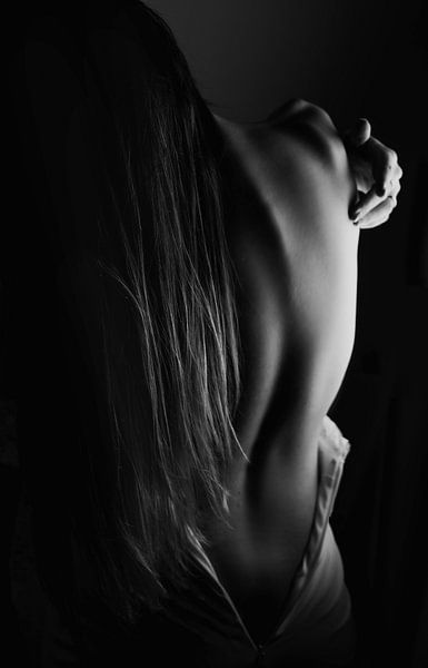 bare back by Roos van Leeuwen