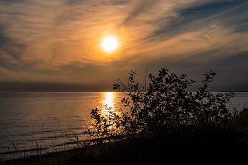 Sonnenuntergang an der Ostseeküste bei Nienhagen von Rico Ködder
