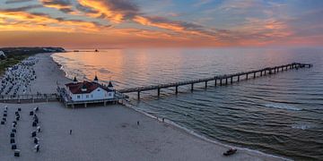 Seebrücke am Strand von Ahlbeck bei Sonnenuntergang von Markus Lange