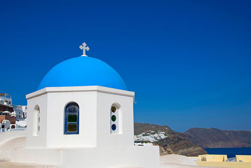 Kerk in Oia, Santorini van Barbara Brolsma