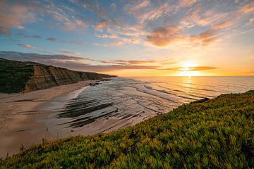 Praia do Magoito Strand zum Sonnenuntergang von Leo Schindzielorz