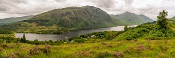 Vue panoramique du Loch Shiel dans les Highlands écossais