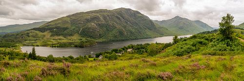 Panoramisch uitzicht op Loch Shiel in de Schotse Hooglanden