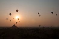 Luchtballonnen bij zonsopgang van Marja van Noort thumbnail