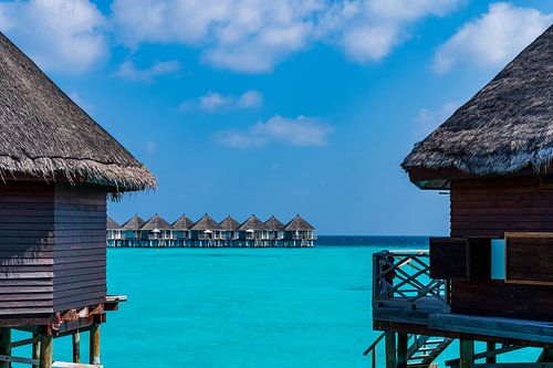 Het uitzicht door de bungalows