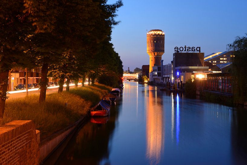Vaartsche Rijn met watertoren Heuveloord en Pastoe in Utrecht van Donker Utrecht