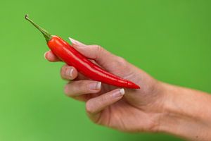 Rote Paprika, grüner Hintergrund