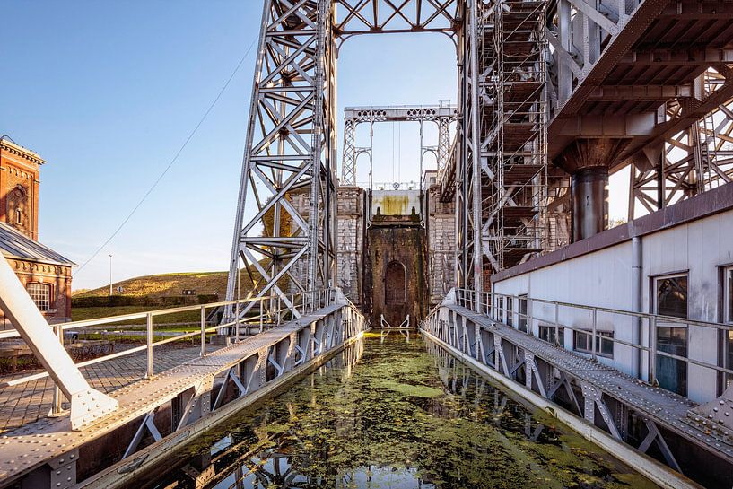 Historic ship lift No. 4 in Thieu by Rob Boon