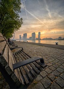 De zon op zien komen aan de Parkkade in Rotterdam van Leon Okkenburg